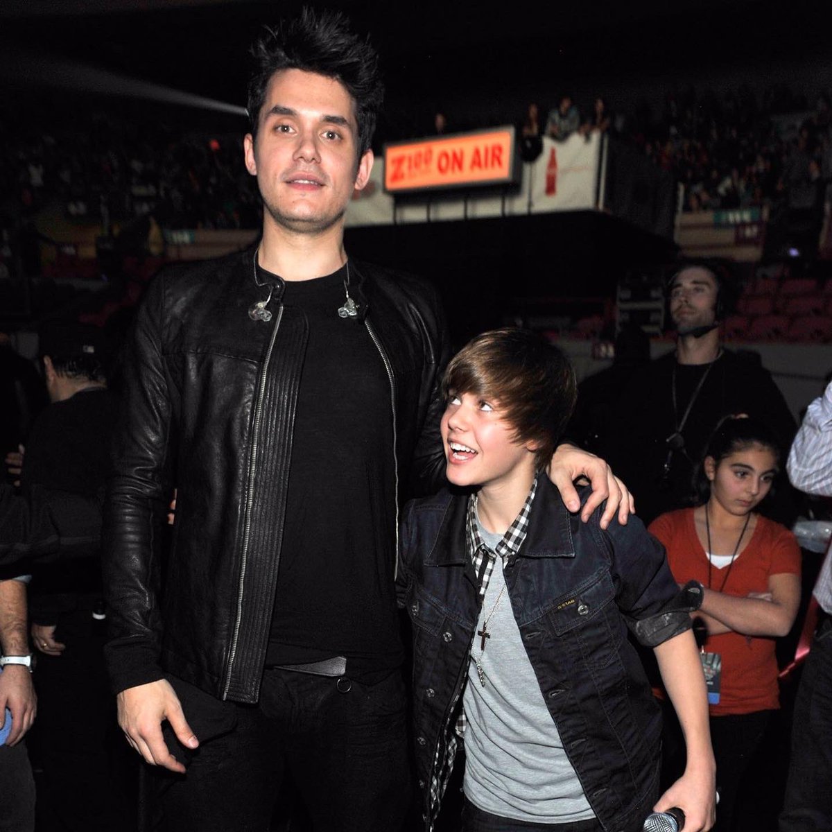 ล่าสุดมีข่าวมาว่า จัสตินกำลังจะปล่อยเพลงใหม่กับ “จอห์น เมเยอร์” ครับ 

หลังจากที่ก่อนหน้านี้ก็พึ่งปล่อยเพลงใหม่อย่าง Honest ไป