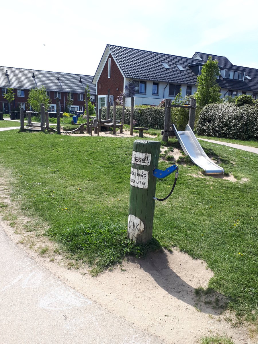 Jan-Willem Lammers (@lammers_jw) on Twitter photo Kan ik een "elektrische laadpaal" aanvragen <a href="/Gem_Wageningen/">Gemeente Wageningen</a> en <a href="/annejanssen/">Anne Janssen</a> ?
Voor alle kinderen in Nieuw Kortenoord die hun niet benzine gedreven skelter of fiets willen bijvullen? Kan ik een "elektrische laadpaal" aanvragen <a href="/Gem_Wageningen/">Gemeente Wageningen</a> en <a href="/annejanssen/">Anne Janssen</a> ?
Voor alle kinderen in Nieuw Kortenoord die hun niet benzine gedreven skelter of fiets willen bijvullen?