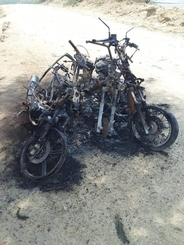 The Irrawaddy (Eng) (@irrawaddynews) on Twitter photo Junta soldiers raided Ywa Thit Gyi Village in Magwe Region’s Myaing Township on Sunday and torched houses, vehicles, silos and crops, forcing over 1,000 villagers to flee. More than 70 houses were burned down, leaving 400 villagers homeless. (Photo: CJ) #WhatsHappeningInMyanmar Junta soldiers raided Ywa Thit Gyi Village in Magwe Region’s Myaing Township on Sunday and torched houses, vehicles, silos and crops, forcing over 1,000 villagers to flee. More than 70 houses were burned down, leaving 400 villagers homeless. (Photo: CJ) #WhatsHappeningInMyanmar