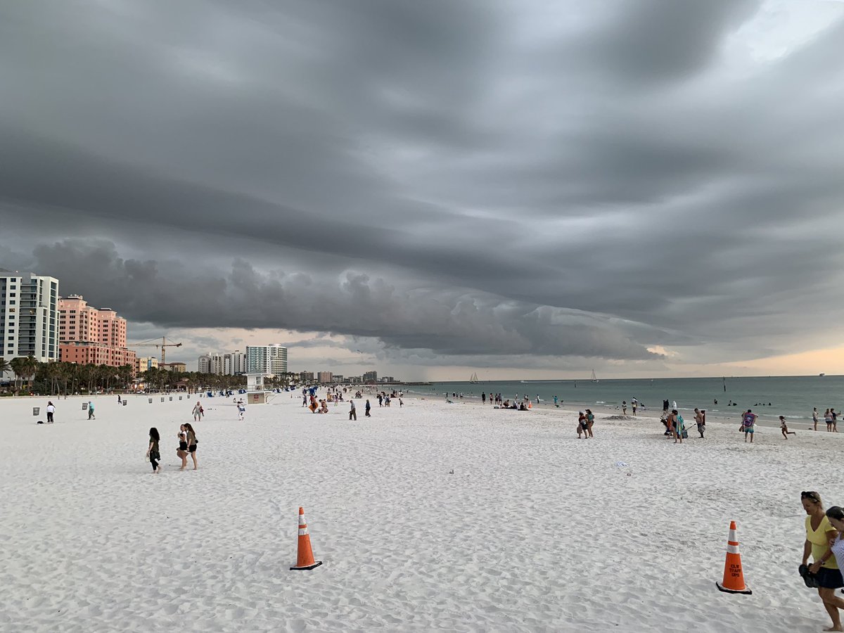 djrap's tweet photo. Looks can be deceiving, seems like a beautiful storm is heading my way, yet it never rained.🌴 #tropiclife https://t.co/pv9cWBf2e2