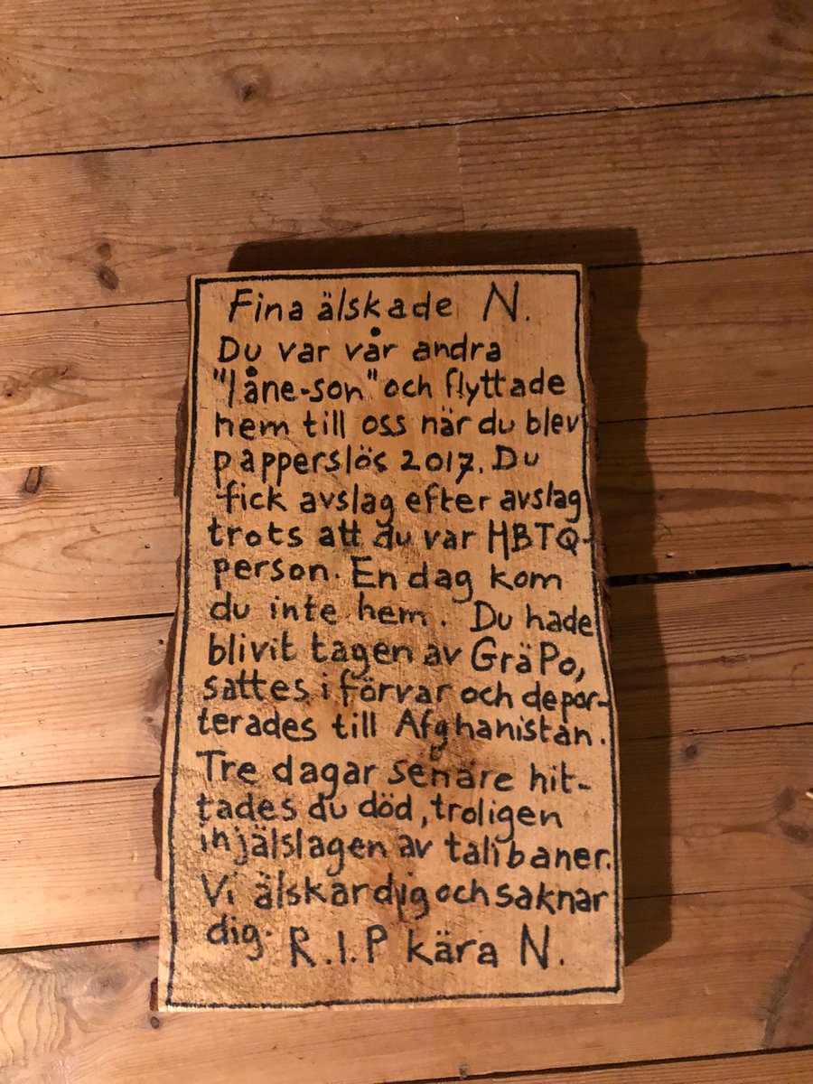 MaritTornqvist's tweet photo. DEN STORA SAKNADEN, Mynttorget Stockholm Internationella Flyktingdagen 20 juni 2022. Om alla som sökte skydd men som deporterades, flydde vidare eller tog sina liv. https://t.co/mfrpK7wCrz