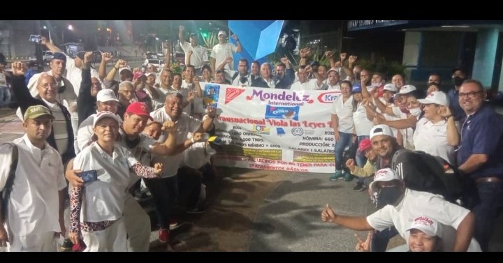 SunbtrakraftC's tweet image. Camarada Presidente Obrero Nicolas Maduro será posible que aún usted no sepa lo que la Trasnacional Mondelez le está haciendo a la Clase Obrera en Barquisimeto, tenemos dos días en Caracas protestando y nadie nos ha atendido.