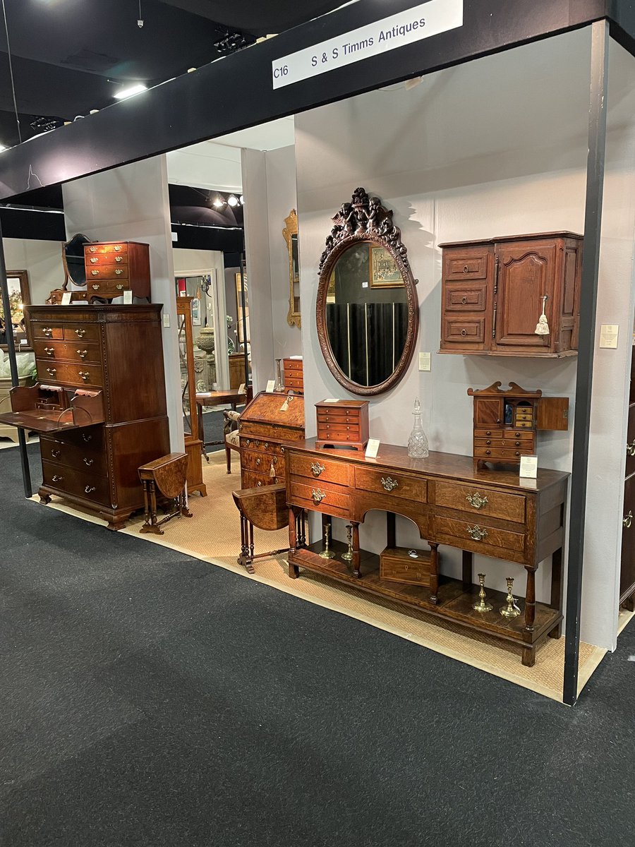 Timmsantiques's tweet photo. After a couple of days hard graft we are finally ready to open @decorativefair - And itβs a good job really as the doors open in just 5 minutes! Come and see us on Stand C16β¦
.
#interiordesign #antiquefinefurniture #badamember #lapadamember #thedecorativefair https://t.co/TgGbF1gCsU