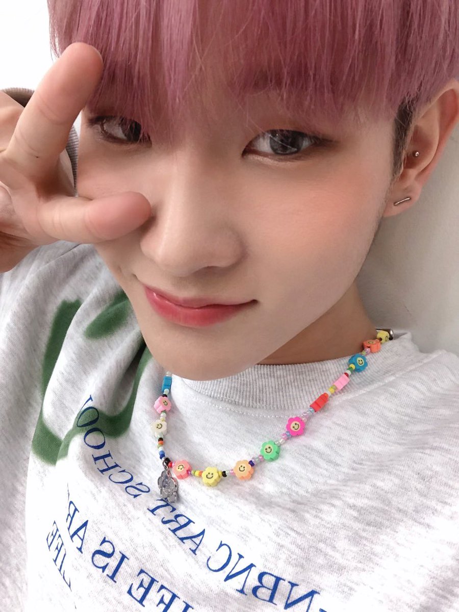 dkz_dy's tweet photo. #기석 #GISEOK
오늘은 쇼챔피언에서~!! 
말해모해 따랑됴둑 뻬뻬 😝✌️ https://t.co/0UR4GdTxqH