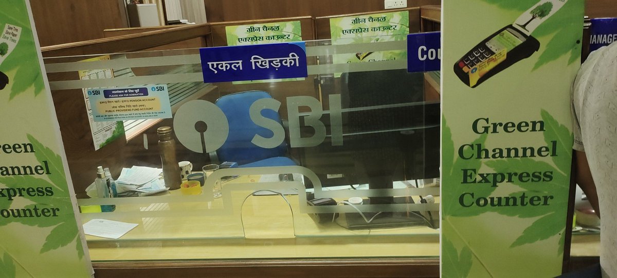 Shahnawaz_Sidd7's tweet image. @TheOfficialSBI #noconnectivity #nobodyoncounter #badbehaviour of staff #Lucknowmainbranch hazratganj