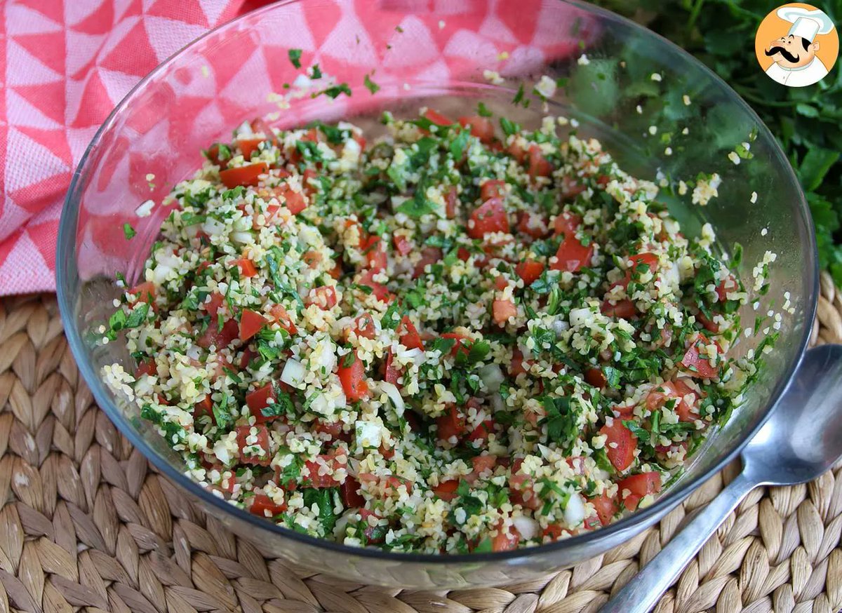 petitchefes's tweet photo. #menu #entrante #Tabulé o Tabbouleh, ensalada libanesa muy aromática y fresca
¿Buscas una comida ligera y refrescante para la hora del almuerzo? ¡Prueba esta ensalada árabe sin cocción. 
#Receta completa►https://t.co/sEAWy9a8mk de Petitchef_oficial https://t.co/J1BAR1v1Ef