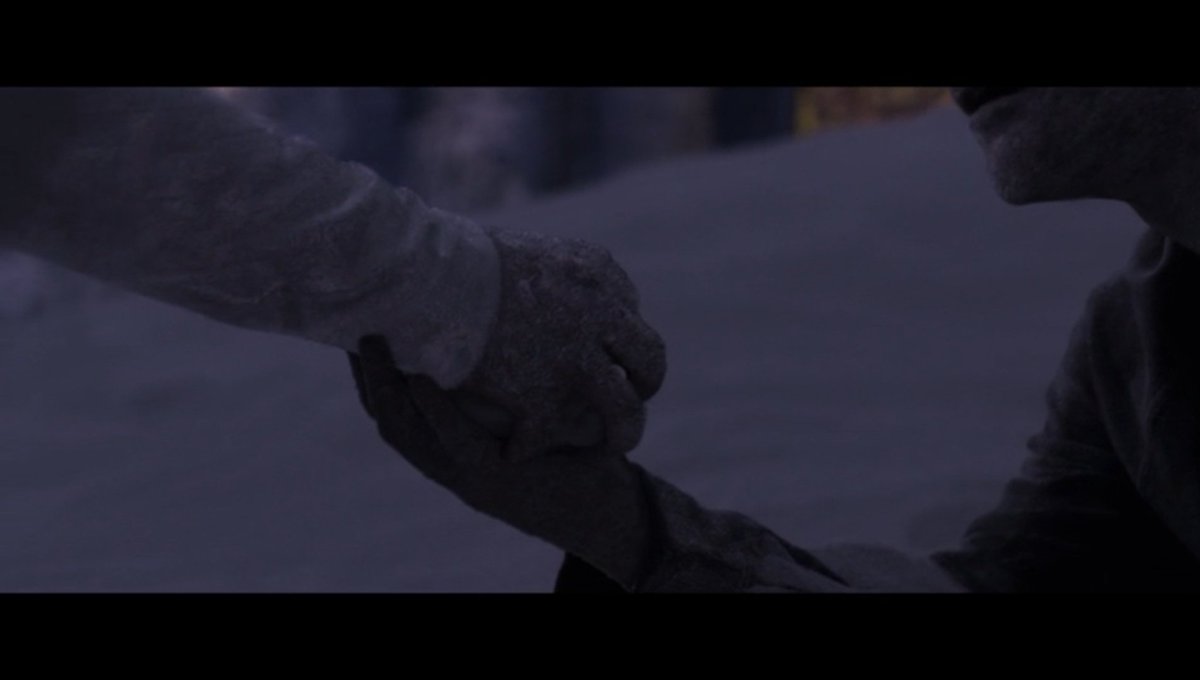 lilka_luk_hel's tweet photo. #moonknight
Марк выбрал быть вечно забытым в песках Дуата со Стивеном, он всегда выбирал Стивена, Марк буквально отдал ему свое сердце, вложил в его руку, потому-что он понимает что оно и его тоже, одно сердце на двоих, сердце Стивена это сердце Марка, я не плачу это вы плачете https://t.co/5zVA2Jgjcq