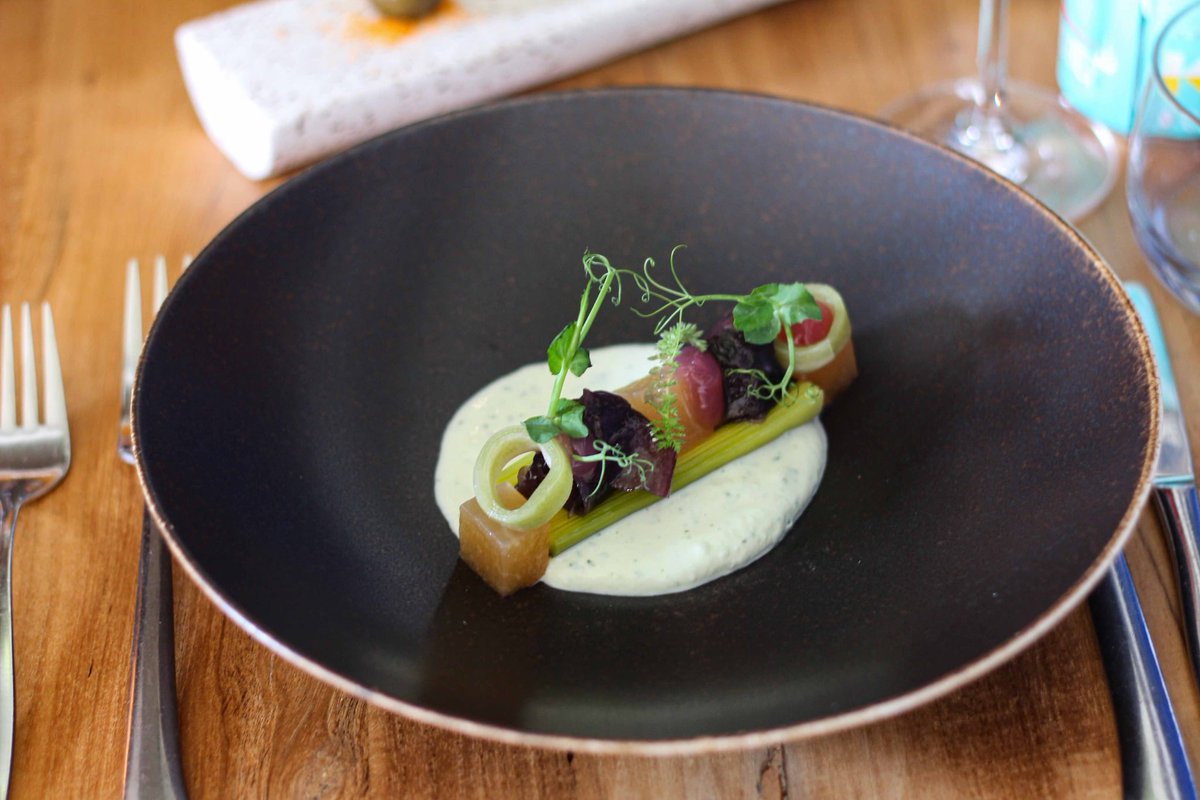 Chef Patron Manuel Jansen Restaurant De Limus Nijmegen Holland.
Prei l waterkers l daikon l sumac.
Poireau l cresson l daikon l sumac.
Lauch l Brunnenkresse l Daikon l Sumach.
Leek l watercress l daikon l sumac.
Euro-Toques Nederland.