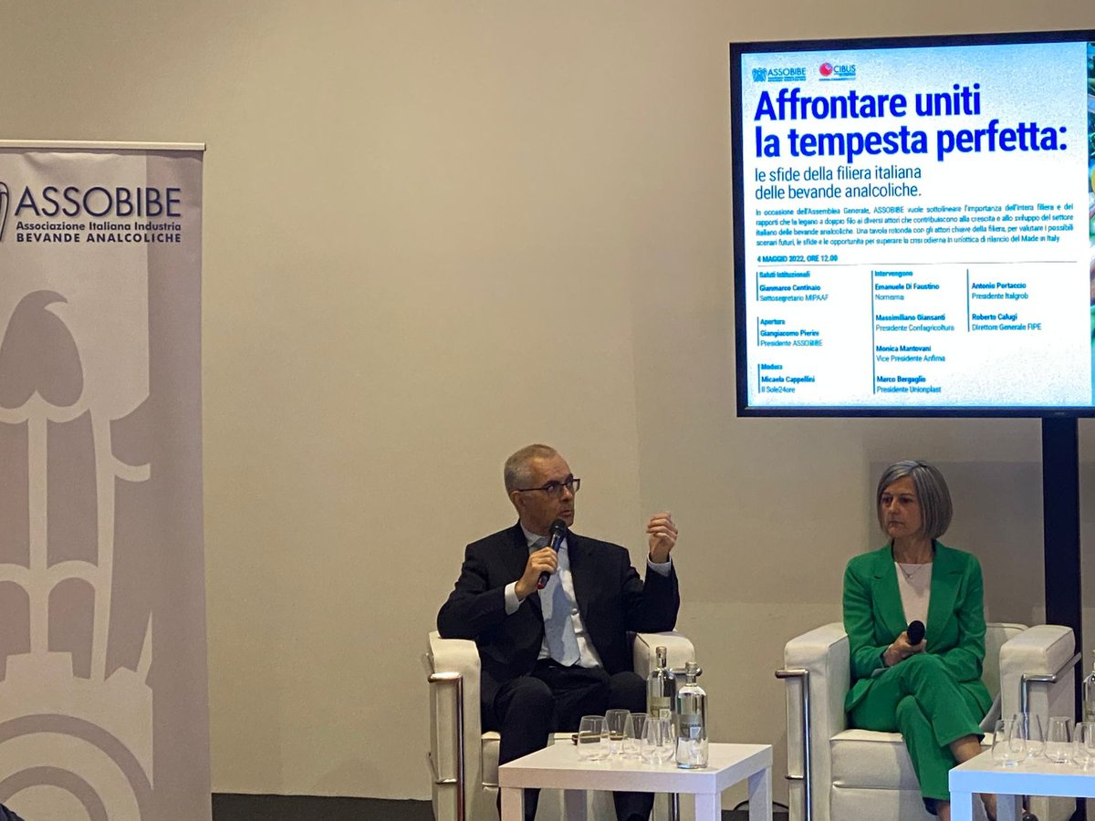 ASSOBIBE's tweet image. "Abbiamo il problema delle materie prime, abbiamo detto no al nucleare e gas e ci siamo legati a importazioni dall'Estero. Abbiamo una #PlasticTax europea fatta solo per coprire il buco della Brexit"
Marco Bergaglio Pres. #Unionplast
 #cibus2022 @CibusParma