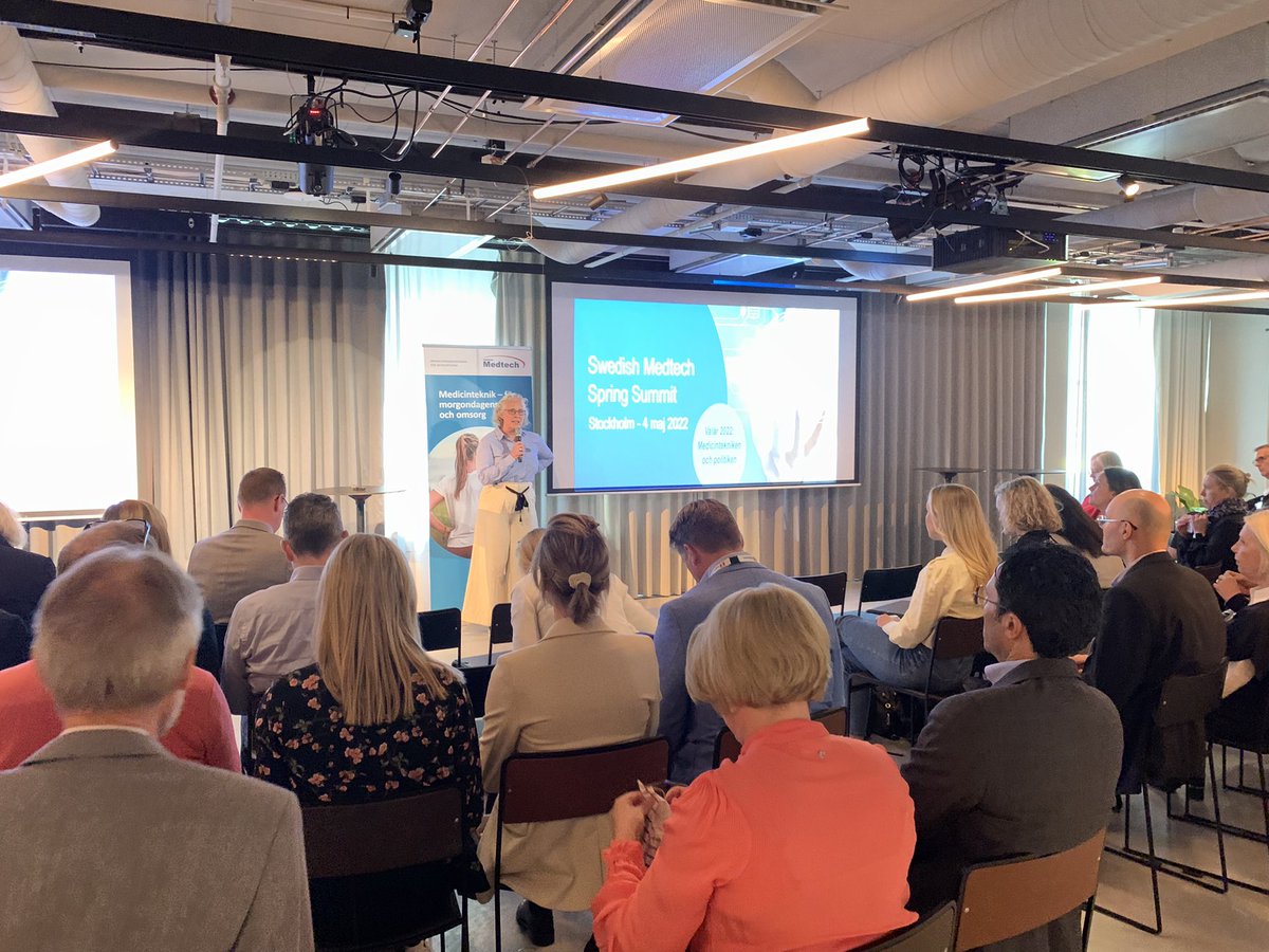 MalinSwMedtech's tweet photo. @Anna_lefevre inleder vårt årliga Spring Summit med medlemmar, myndigheter, politiker och många andra på plats. Såååå kul att ses igen! Och att prata om hur #medtech företag, patienter och vård och omsorg måste utvecklas framåt. #innovation #svmed #swe_medtech https://t.co/2IOlv2BB5H