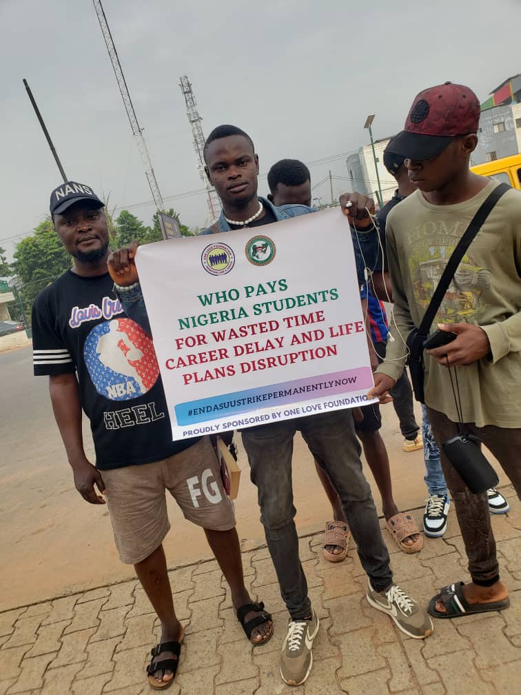 anookomimah's tweet photo. #EndASUUStrike
Who will pay Nigeria students for the wasted time? https://t.co/Khs80KGLMT