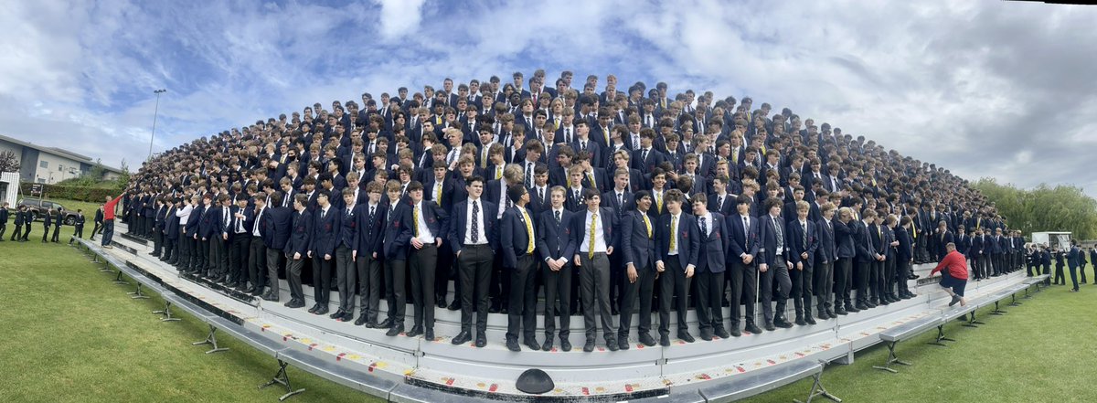 SESSixthForm's tweet photo. Stamford School photo day 📸 @Stamford_Head @ssdeputyhead @PrincipalsDesk @SpedeNews @blog_SES https://t.co/qdIRXUjwRJ