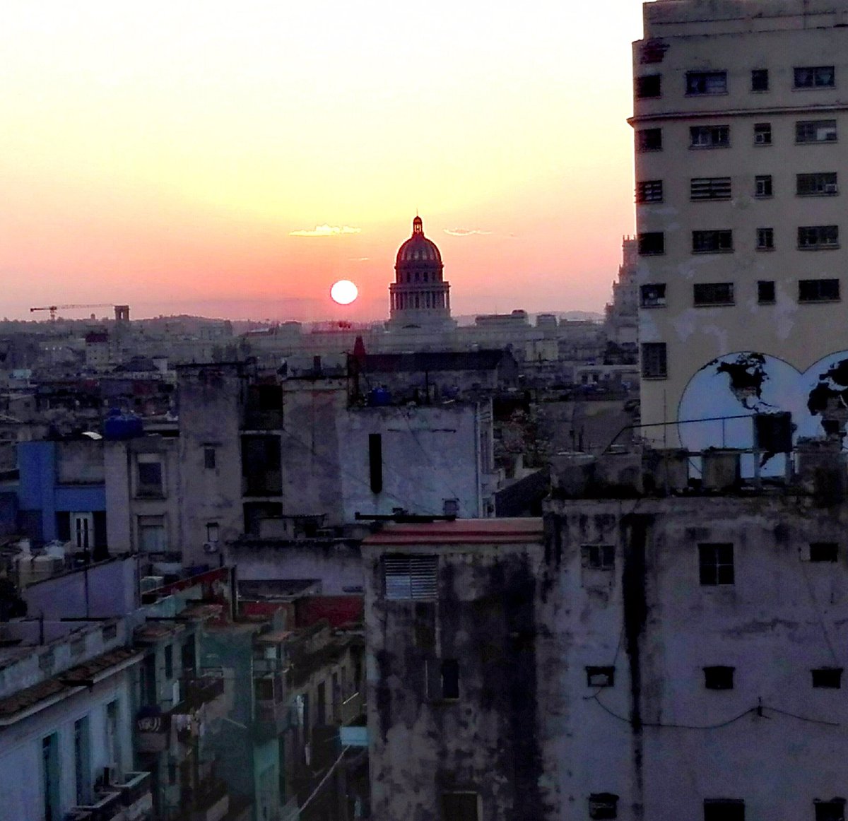 YperezT90's tweet photo. Con esta bella imagen de nuestro astro rey con la cual desperté, les deseo a todas y todos muy buenos días, y feliz miércoles desde la Isla más bella del Caribe, mi hermosisíma Cuba.
Haz que se parezca a ti, la tempestad.
#VamosConTodo
#UnionPerfecta https://t.co/pw5ZyHG6XR