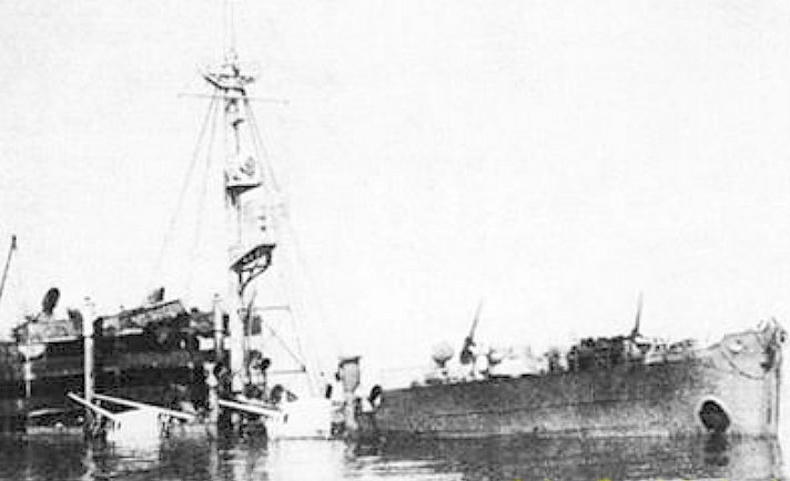 praefectus_2's tweet photo. 7/7
W I 1945 użyto go do transportu uchodźców z Prus Wschodnich przez Bałtyk do północnych Niemiec i okupowanej Danii. W drodze do Kopenhagi 4 V 1945 statek został trafiony bombami koło Swinemünde (Świnoujścia) i zatonął. Z ponad 4000 ludzi, zginęło 150. Kadłub złomowano w 1952 r https://t.co/Cys0KMfLA8