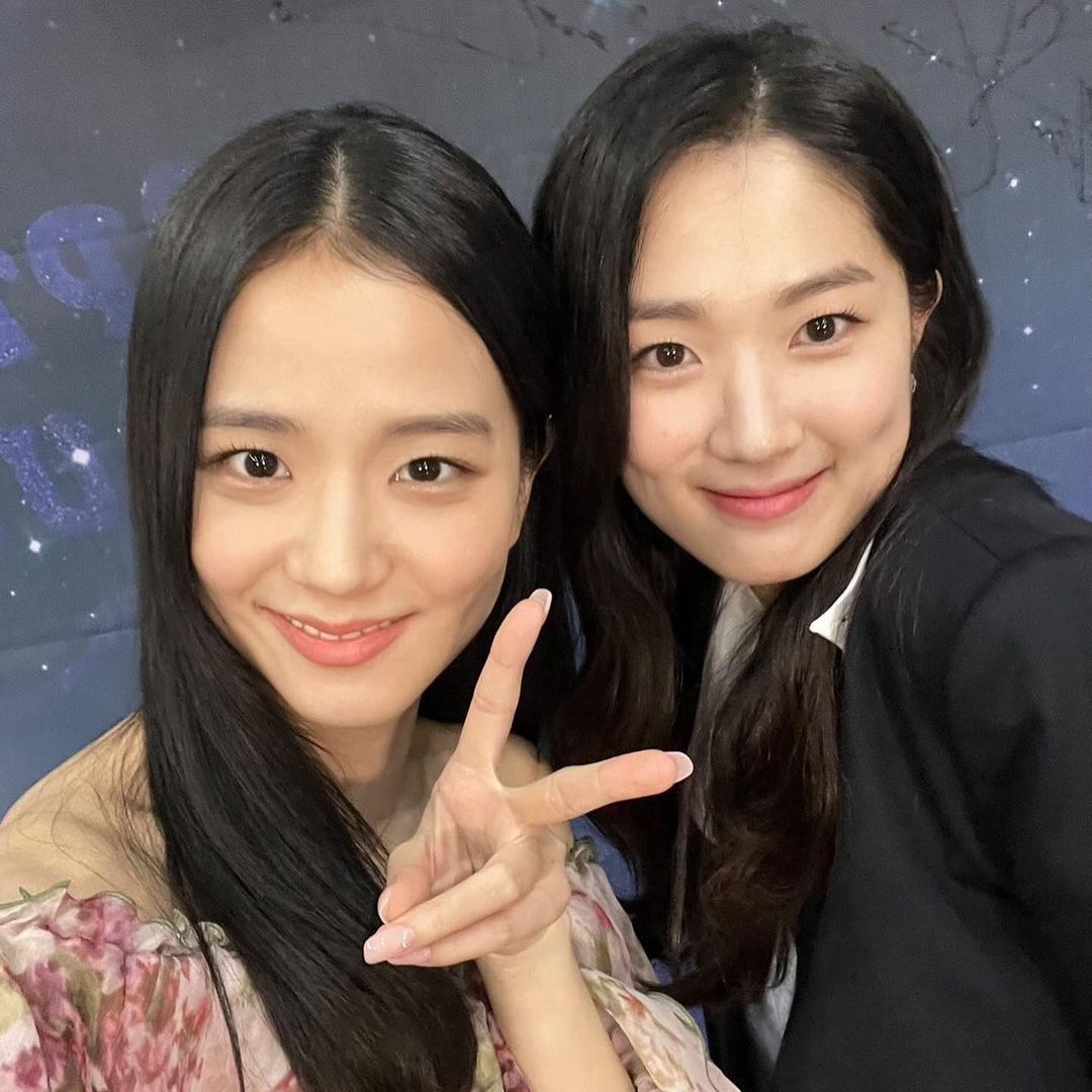 jidongchu's tweet photo. THEY'RE SO PRETTY, PLS---!!! 😩🤍🤍❄️
#SNOWDROP #YOUNGRO #BOONOK https://t.co/bmGrI7ctwo