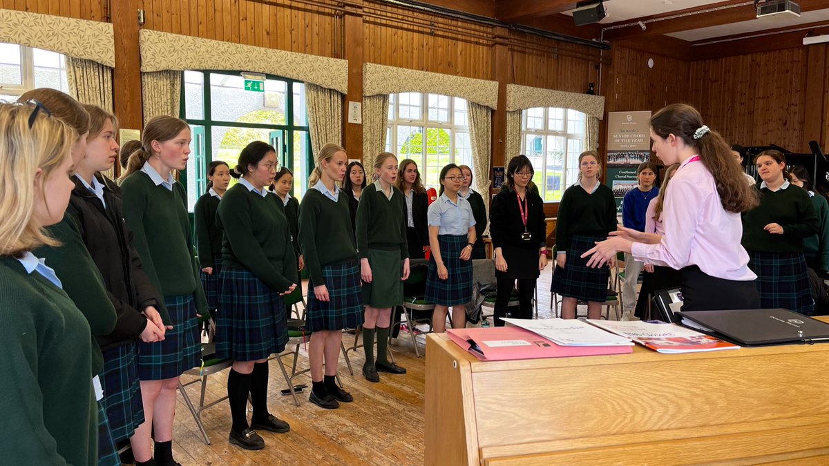 Prima Voce rehearsal being very ably led by our U6 Head of Music, Antonia! Dr Exon has laryngitis!! @CharlotteExon @DowneHouse #musictrasnforminglives #musicleadership