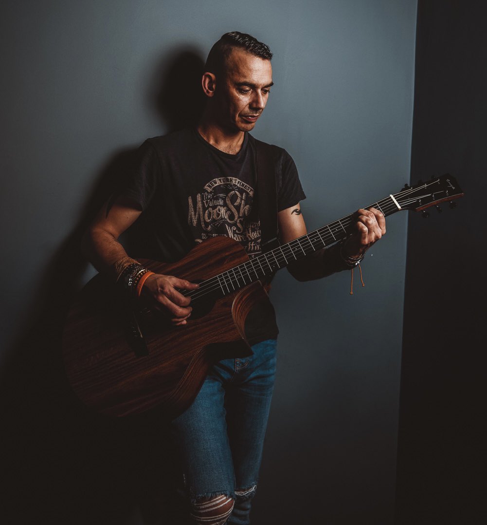 Awesome photoshoot recently with the amazing <a href="/ViperiaImages/">Viperia Images</a> 
The #EnyaGuitars is looking nice!! <a href="/EnyaMusicUSA/">Enya Music USA</a> <a href="/EnyamusicD/">enyamusic distributor</a> @enyamusic_