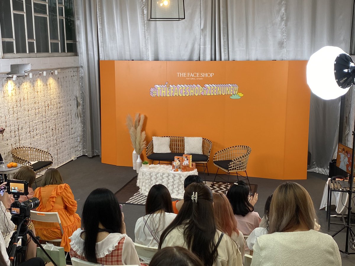 thefaceshop_th's tweet photo. อีก 7 นาทีเจอกันใน Facebook live ค่าา🧡 จิ้มๆ https://t.co/r0VLwieITz

#THEFACESHOPVITA11xZeeNuNew https://t.co/IjFecTNWY6