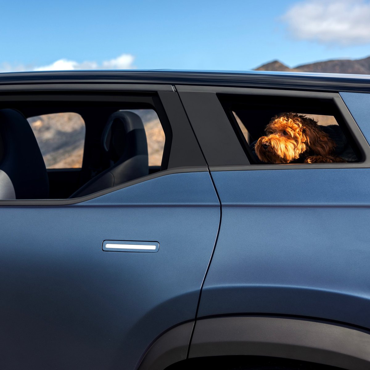 CarsNewsTV's tweet image. Yavaş fakat dikkatli adımlarla ilerleyen @FiskerInc #Ocean sonrasında 30K$’lık ekonomik #ProjectPEAR hazırlıklarını duyurmuştu… 
Şimdi ise daha uzun menzilli ve daha hızlı bir #GrandTourer olacak #ProjectRonin tasarım ve üretim planlarına başlıyor.
Bir yıl sonra gösterilecekler.