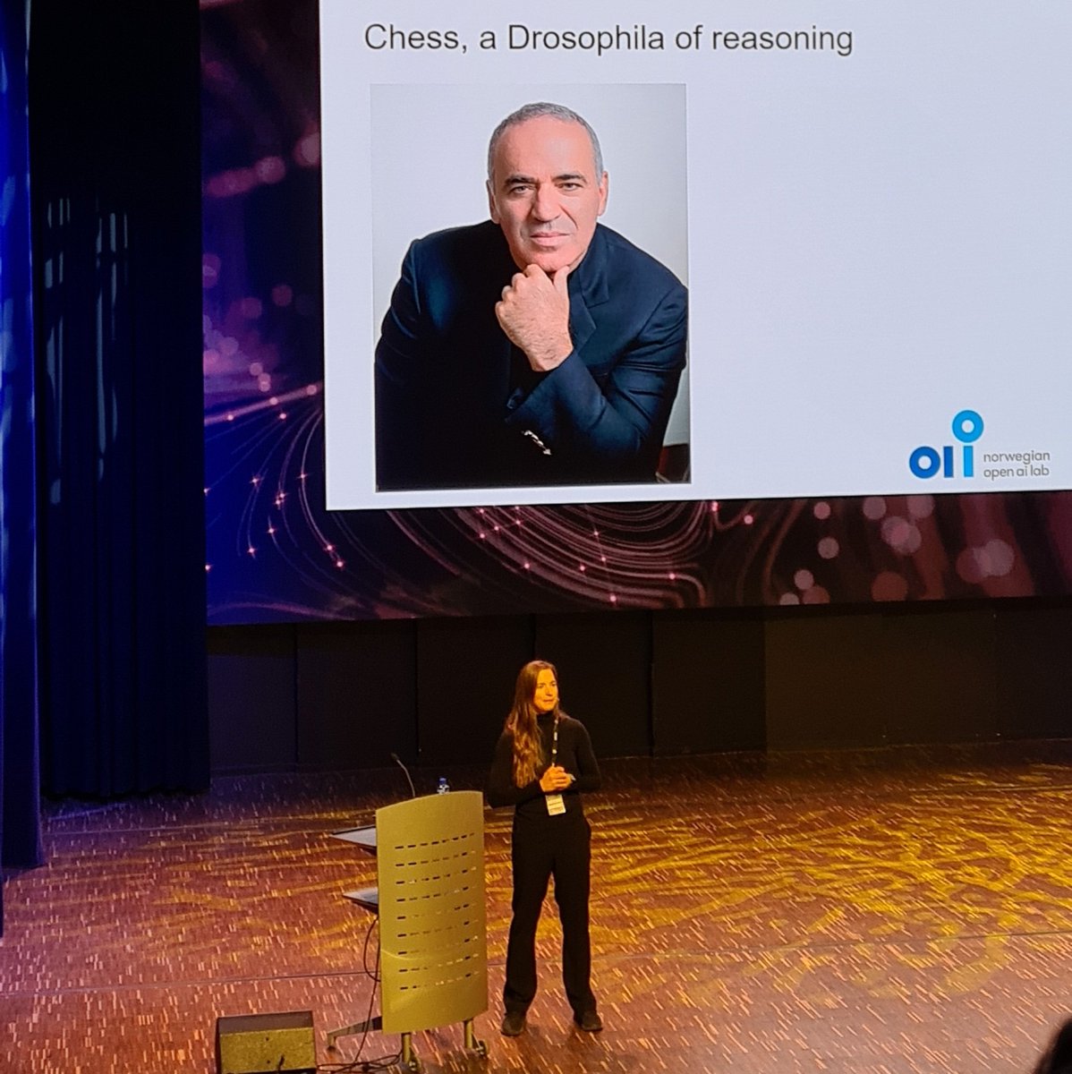 Machines modelling non-human concepts? Self-driving cars fooled by  pieces of tape? Wow! Inga @Strumke sent chills down the spines of our audience with her talk on explainable ai. Amazing insight into a theme that is only going to be more relevant as #ai evolves further! #aiplus
