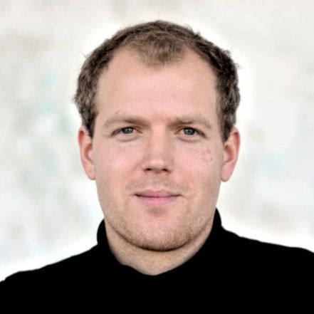 SDFI_RS's tweet photo. Vores egen maskinlærings ekspert Ask Holm Carlsen har været ude hos EDB 5.0 (https://t.co/WMX3kEu4L6) og tale klogt om geodata, maskinlæring og det befæstelses kort han har lavet. Lyt med her: https://t.co/YMRLeFwehK #AI #ML #geodata #SDFE https://t.co/VQ6WedOK9Y