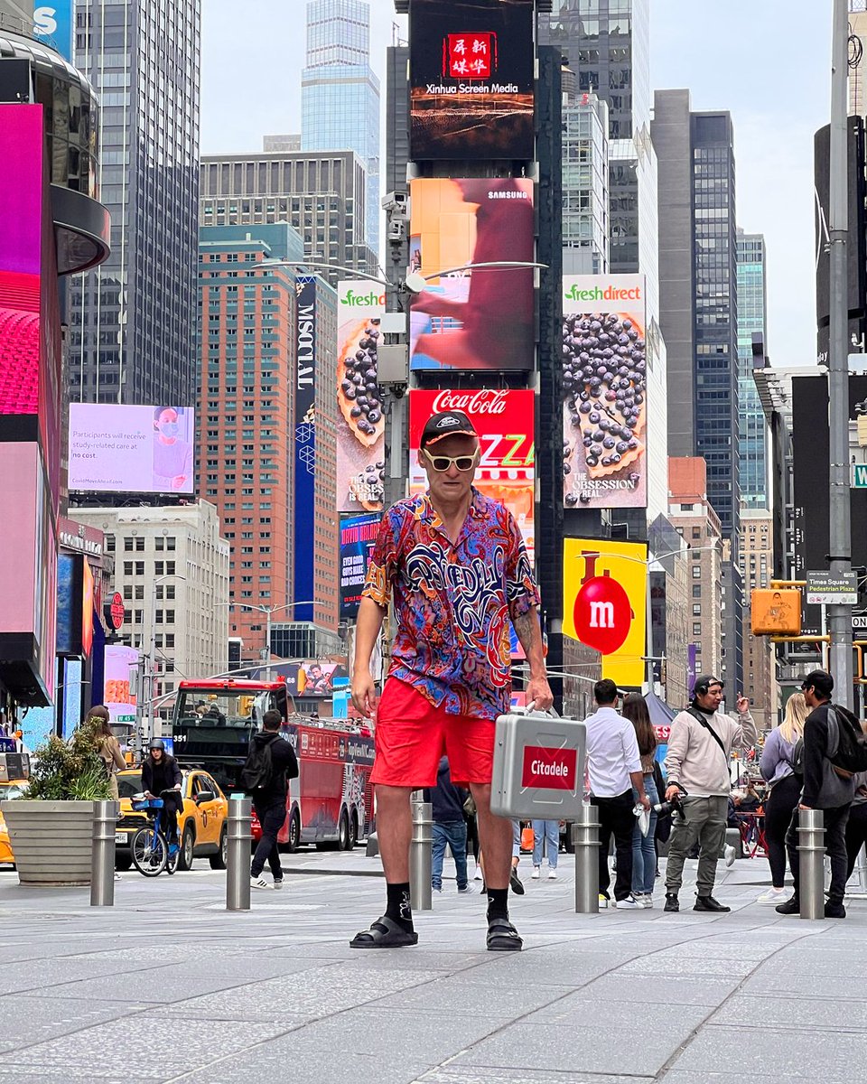 "Learning the art of blending in" For the next 2 weeks I'm in New York to prepare the 7the drop of KIWIE1001. So, if You're from around here, hit me up! Shout out to <a href="/Citadele/">Citadele</a> ! This brief case really opens a lot of doors and windows, if you throw really hard! 🤠 #NYC