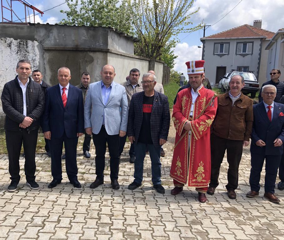 ibrahimpalaz10's tweet photo. #Hodul Mahallemizde gerçekleştirilen köy hayrına Zeytinburnu Belediye Başkanı Ömer Arısoy, Biga Belediye Başkanı Bülent Erdoğan ve hemşehrilerimizle birlikte katıldık. Hodul Mahalle muhtarımız Mehmet Gül ve tüm Hodullu hemşehrilerime teşekkür ederim. Allah hayırlarını kabul etsin https://t.co/MU96RiT2JR