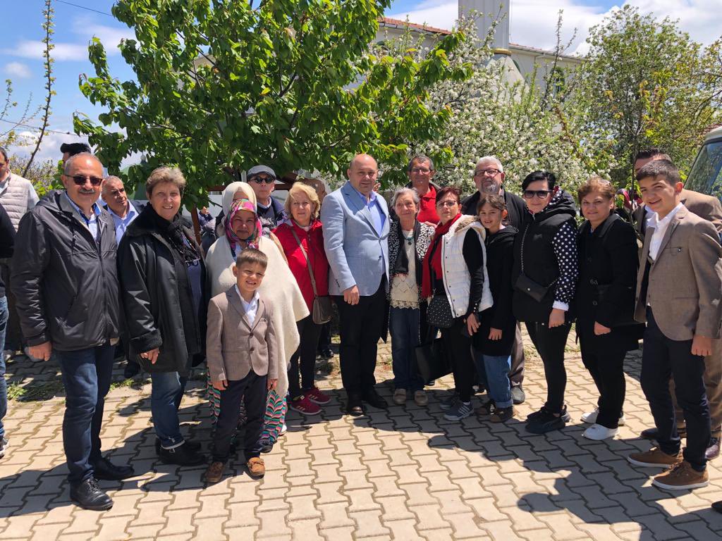 ibrahimpalaz10's tweet photo. #Hodul Mahallemizde gerçekleştirilen köy hayrına Zeytinburnu Belediye Başkanı Ömer Arısoy, Biga Belediye Başkanı Bülent Erdoğan ve hemşehrilerimizle birlikte katıldık. Hodul Mahalle muhtarımız Mehmet Gül ve tüm Hodullu hemşehrilerime teşekkür ederim. Allah hayırlarını kabul etsin https://t.co/MU96RiT2JR