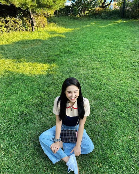 SELLING !! 📢  Please dm for mine or for more information !

Name : Izabella Valentine De Vega Laude

Fc : Kim Yerim (Red Velvet)

Relationship : one and only sister 

Want : Jungkook or Jaehyun fc's 

Below attached is the pros and cons :