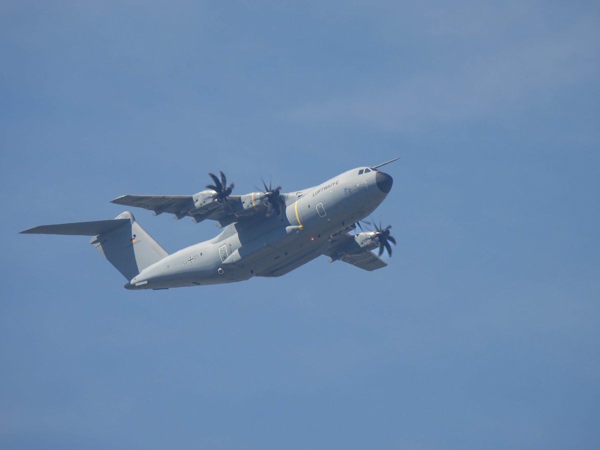 EHEH_Spotter's tweet photo. 🇩🇪German Air Force Airbus Military A400M (54+05, #3EA653) as German Air Force flight #GAF661 out of the low approach @ EHEH #garden 

#NLspot #GAF #A400 https://t.co/wvs7s9plab