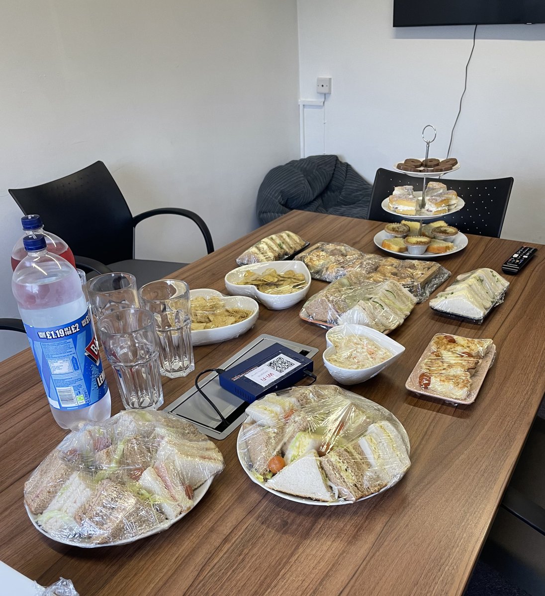 It’s team meeting time 😋