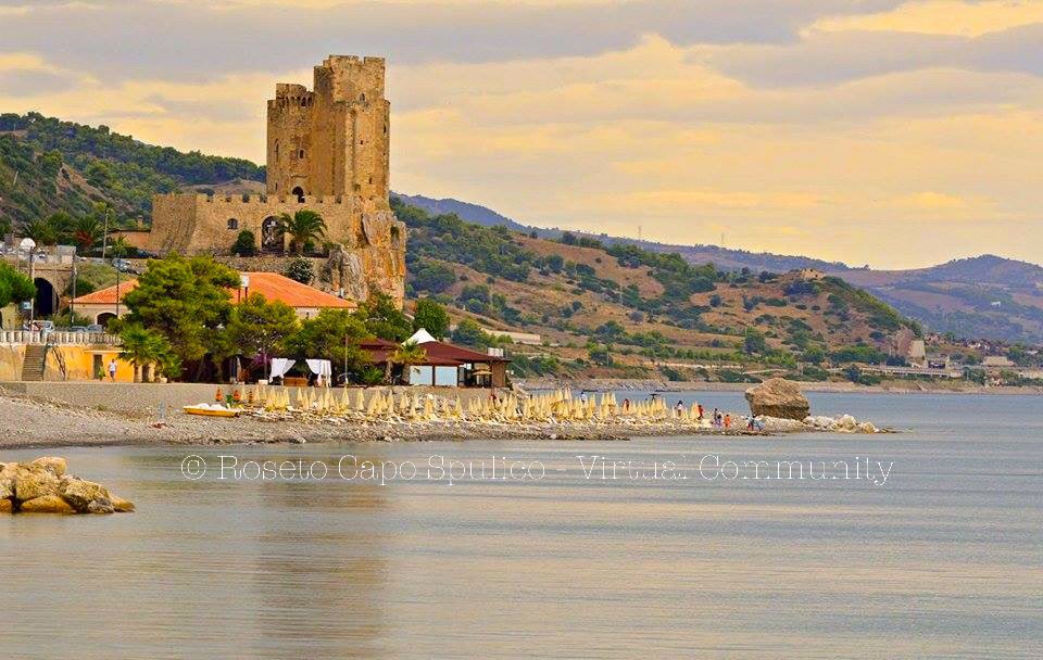 RosetoVirtualCo's tweet photo. 🌊 “Il mare sorride da lontano. Denti di spuma, Labbra di cielo.” 🥰 (Federico Garcia Lorca)
#sempreconnoi #rosetocapospulico #bandierablu #calabria https://t.co/kgthdV2GQE