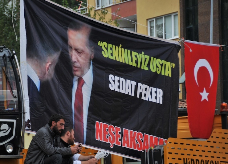 Sedo_1899's tweet photo. Siz Sedat Peker’in ‘oluk oluk kan akıttığı’ Rize mitingi'ni neden yaptıgını aciklarsaniz, biz de size belki bir aciklama yapariz! https://t.co/M6OgT0PrBD