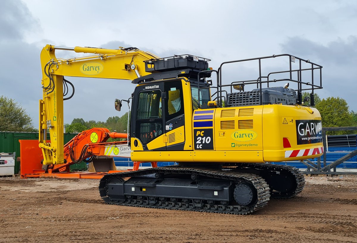 With additional heavy duty machine body protection, cab safety guards and safety glass, this Demolition spec PC210LCD is ready to work! Delivered to <a href="/garveydemo/">Garvey Demolition</a>  in Telford this morning we hope this is the first of many – thank you for the purchase.

bit.ly/3ycQ6Tr