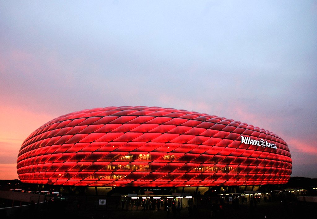 brfootball's tweet photo. Bayern Munich’s Allianz Arena will host Tampa Bay Buccaneers vs. Seattle Seahawks in November.

It will be the first-ever NFL regular-season game to be played in Germany 🏟️ https://t.co/WDVRkJbsiK