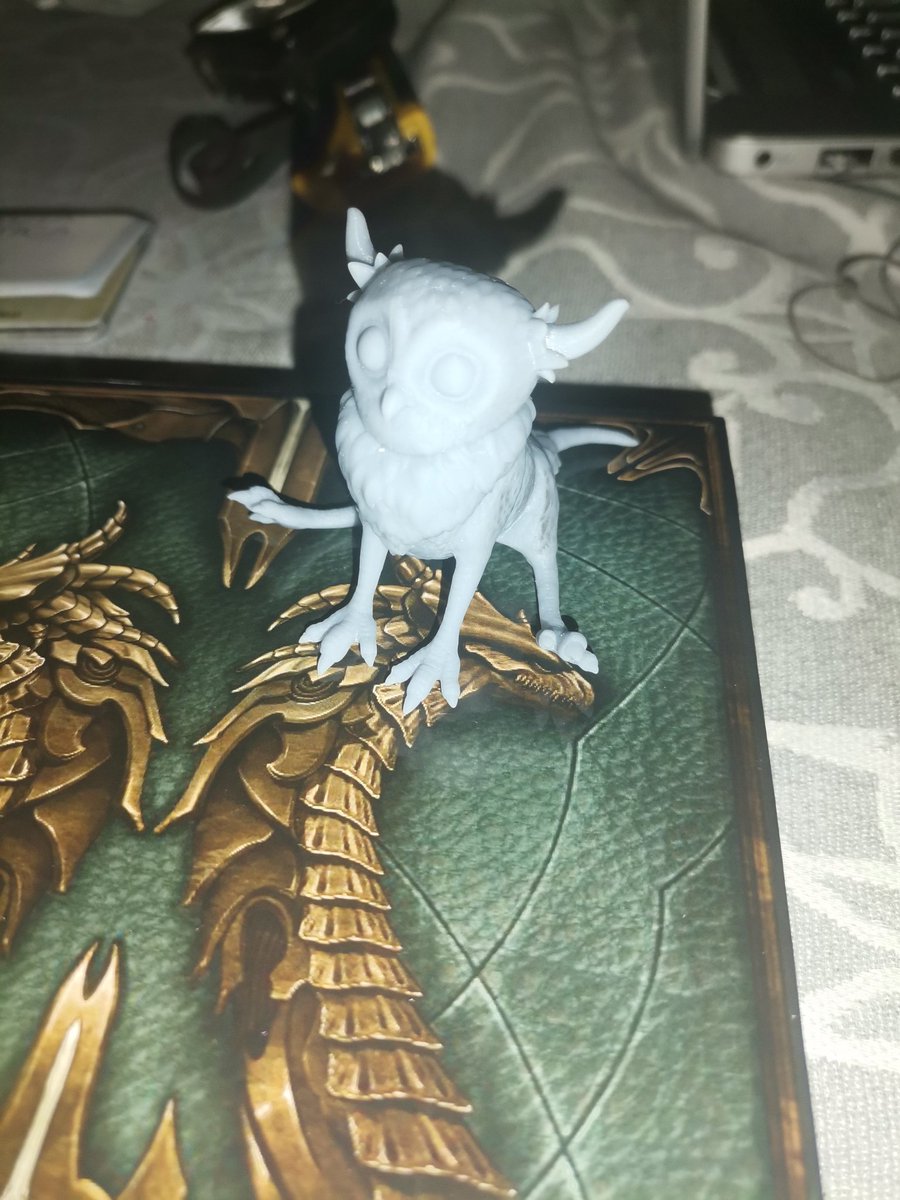 JJCorrosivo's tweet photo. Muchísimas gracias @DracorumTales, ya está en casa el pequeño osobuho! Es precioso.

Y la novela es increíble, ese encuadernado es hermoso no, lo siguiente! Y las ilustraciones del interior son una pasada!

En serio, muchísimas gracias!!!! https://t.co/vqeZXEp3Kz