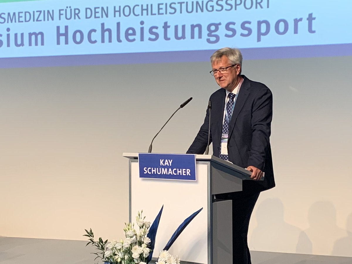 VBG_Hamburg's tweet photo. „Wir werden nie müde dabei werden, das Unfallgeschehen im Sport so gering wie möglich zu halten“, sagt Kay Schumacher, Hauptgeschäftsführer der #VBG auf dem 17. Symposium Hochleistungssport. #Prävention #VBGSport #SHLS22 https://t.co/50MFY0tQL2