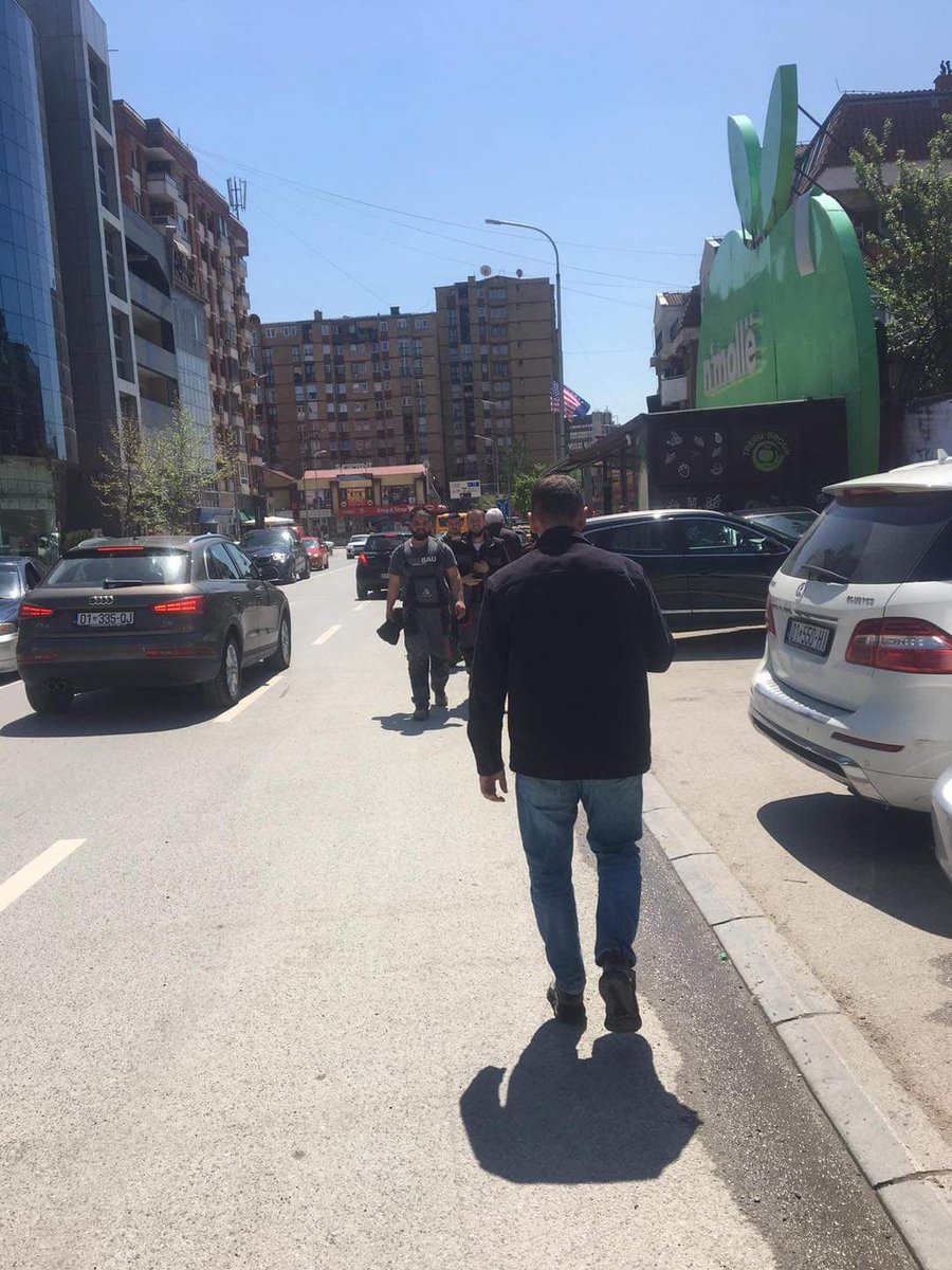 Vrojtuesit e lagjes - Prishtinë tweet media