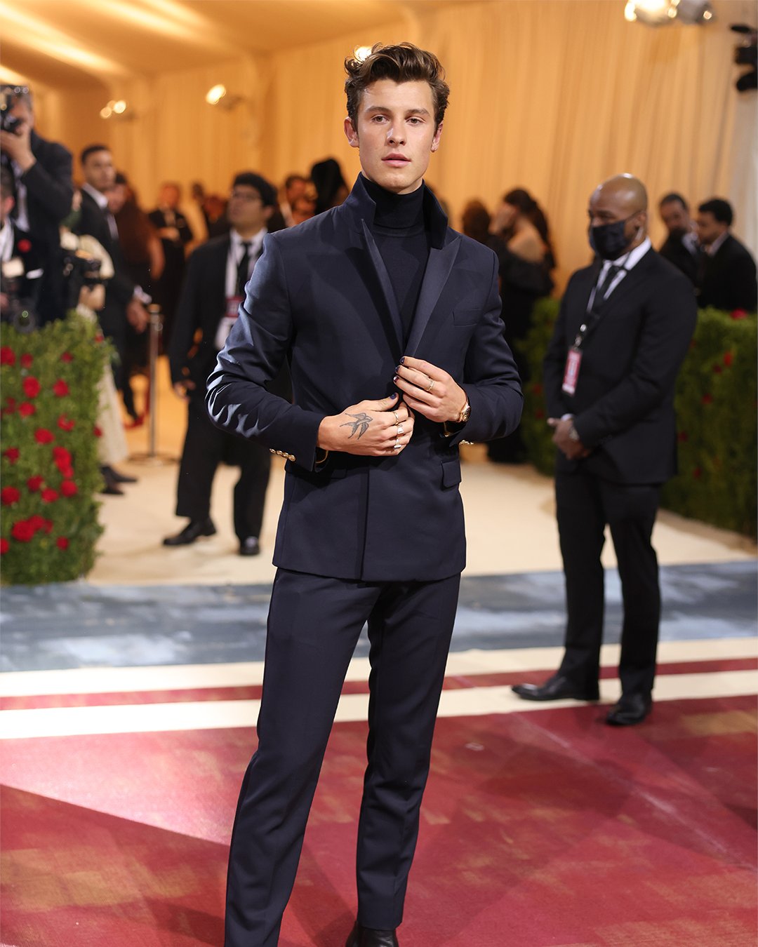 Tranquility Vittig repertoire Tommy Hilfiger on X: ".@ShawnMendes takes to the #MetGala wearing a custom @ TommyHilfiger jewel-toned pea coat and tuxedo with silk duchesse – made  with #TommyHilfiger liability fabrics, trimmings and vintage deadstock  fabrics.