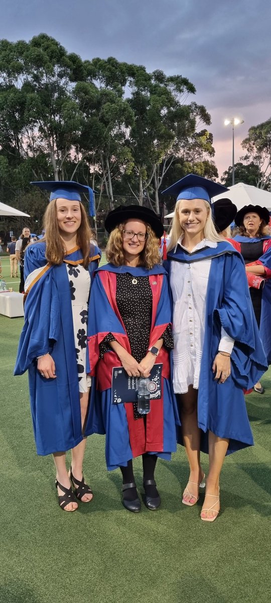 YasmineProbst's tweet image. Face to face graduation, so amazing to experience after the last 2 years,  but also a reminder that some of us appear taller on zoom 🤣 #verticallychallenged #graduates #uowgraduation2022 #superproudsupervisor @LaurenHouston_1 @Ruth_Crowe101 @OliviaWills20 @Tahlia_C