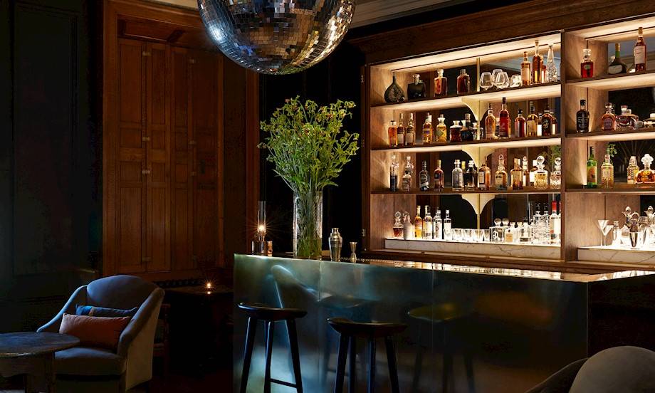 The rear bar becomes the main feature with its integrated shelf lighting. 

It was truly a pleasure working on the beautiful <a href="/heckfieldplace/">Heckfield Place</a> with <a href="/spratleyprtnrs/">Spratley & Partners</a>

#lighting #design #lightingdesign #designinspiration #heckfieldplace #spratleyandpartners #inspiration