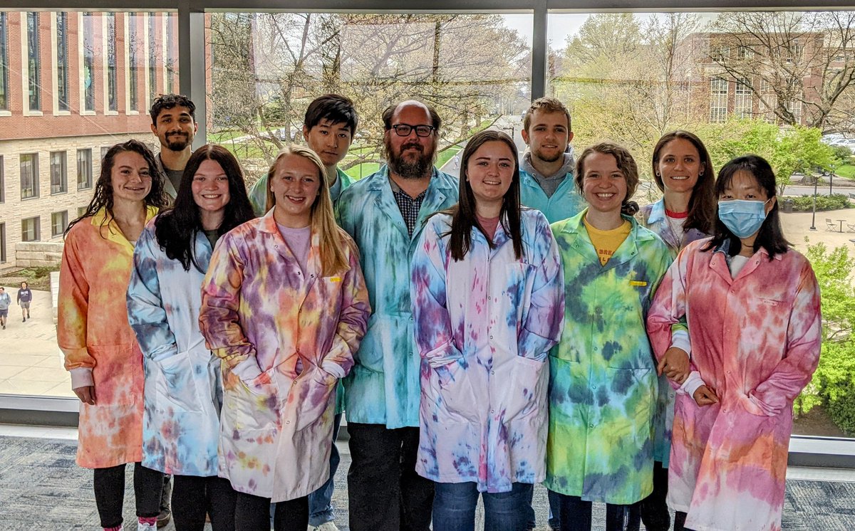 jkellogg916's tweet photo. We wrapped up the semester and said bye to our seniors in style. Digging our tie-dyed lab coats! 
We're so proud of @MorganEFries, Tianyi, and Kelsey, who are all off to do great things (2 to pharmacy school and 1 to vet school). https://t.co/omxr6wq50Q