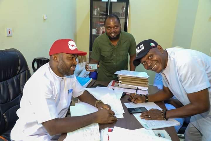 BATFor2023's tweet photo. Statutory delegates from various states have signed Asiwaju Bola Ahmed Tinubu's nomination form at the TSG campaign office.
#A4BAT https://t.co/SU1YxKvElR