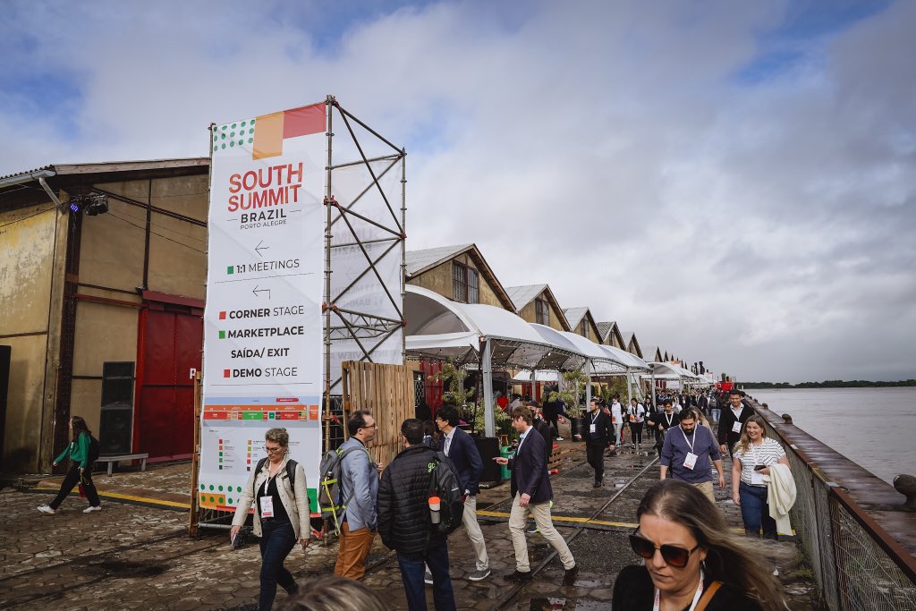 Que belas imagens do <a href="/southsummitbr/">South Summit Brazil</a> ocupando o nosso Cais Mauá.

É a 1ª vez que o evento ocorre fora da Europa e a Capital foi escolhida devido ao seu ecossistema de inovação, com grandes parques tecnológicos e mais de mil startups. 

Grande momento!

📸: Cesar Lopes / PMPA