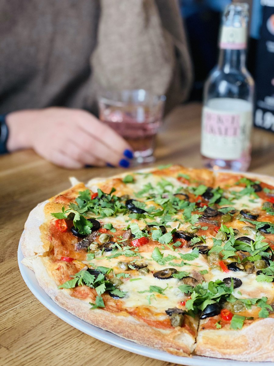 Vai šodien esi gatavs nelielām svinībām?🍕🇱🇻

⏰ Mūsu darba laiks šodien nemainīgs / 11-22

📲 STUDIOPIZZA.LV

#4maijs #studiopizza #cesis #everybodylovespizza #pizzaplace #pica #pizzalover #instafood #omnomnom