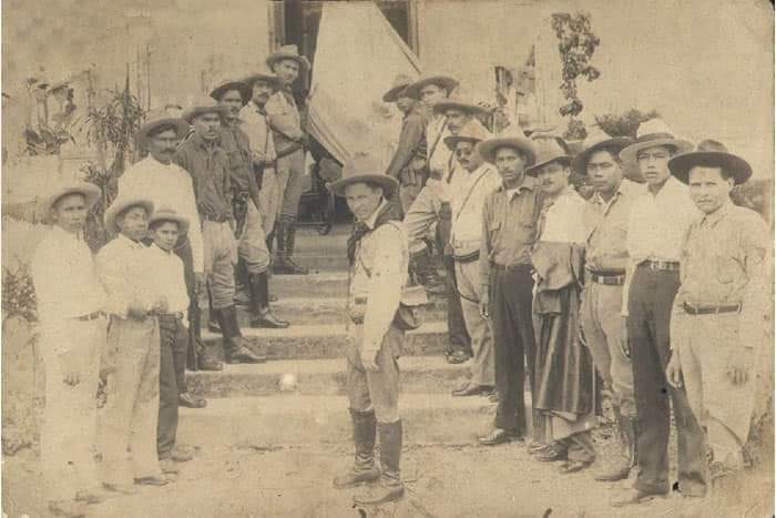 El 04 Mayo 1927 Se firma el Pacto del Espino Negro,en el que Adolfo Díaz entregaba a #Nicaragua a los gringos. Solo el General Augusto C. Sandino se opuso y dio origen al Ejército Defensor de la Soberanía Nacional. #RedFSLN #SandinoLuzVidayVerdad