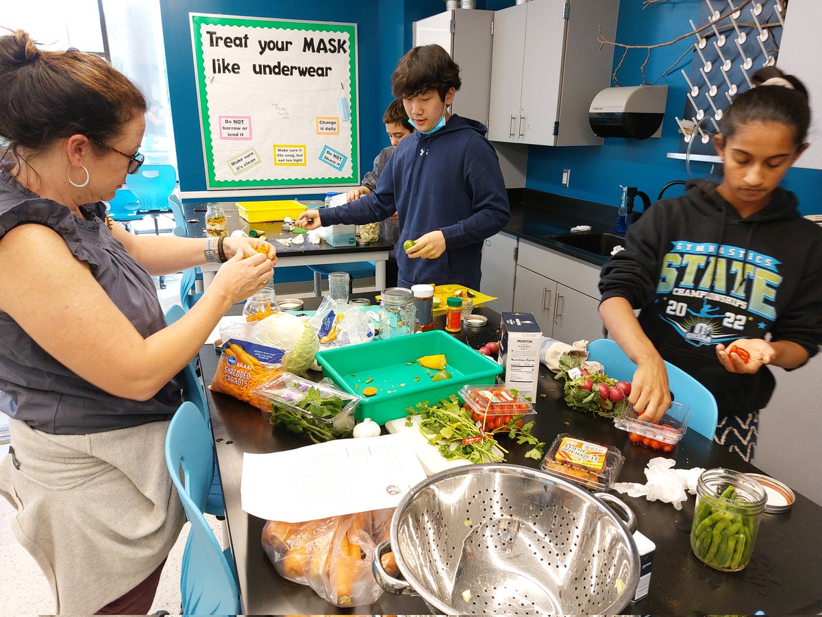 AvesBioClub's tweet photo. We had a great time on Monday learning about and trying fermentation! We made so many jars of vegetables that will ferment over the next 2 weeks - just in time for our final meeting! Thanks for everyone who helped! https://t.co/lPqE9QVmYP