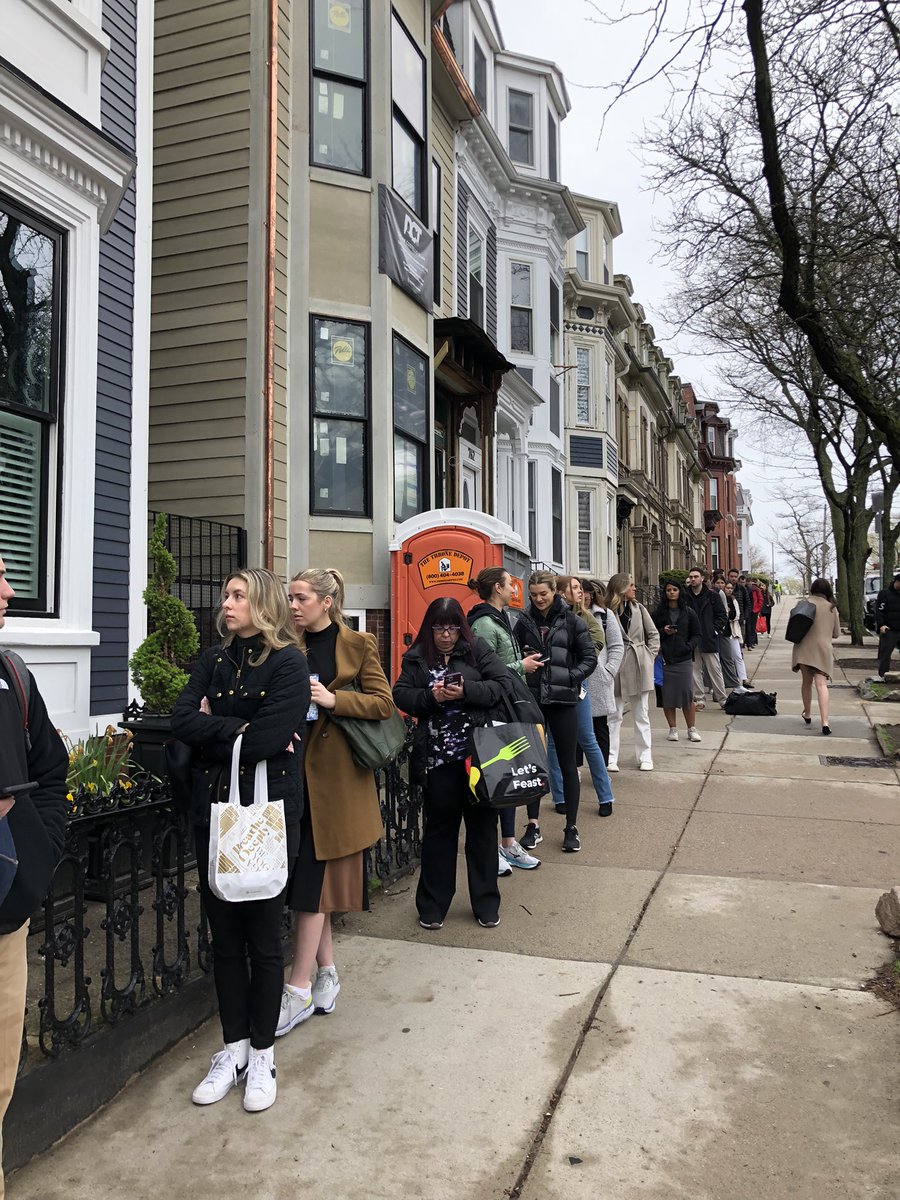 Drew_33's tweet photo. @MBTA Why are South Boston commuters who rely on the #7 bus being ignored? Who can I contact who is willing to listen/address the ongoing shortcomings for morning buses? #mapoli https://t.co/4xyYZCORvr