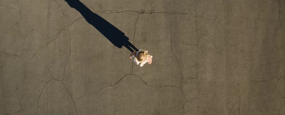 cinematogrxphy's tweet photo. don't worry darling (2022) dir. olivia wilde https://t.co/CLc6BDa6wB