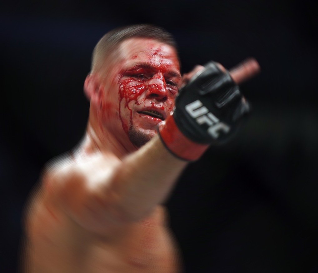 DovySimuMMA's tweet photo. *khamzat chimaev 10-8's nate diaz in round 1*

nate diaz at the start of round 2: https://t.co/8aifJjOzA4